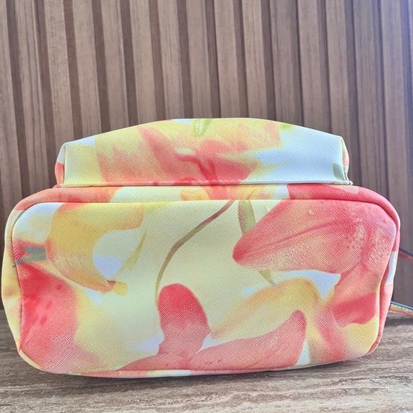 GUESS Women's Take A Dive Floral Backpack
Adjustable backpack straps - Picture 8 of 15